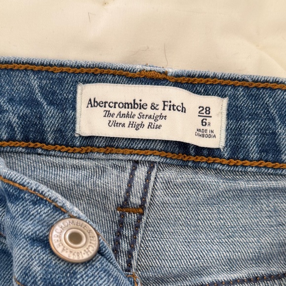 Abercrombie & Fitch The Ankle Straight Ultra High Rise Jeans - Picture 2 of 2